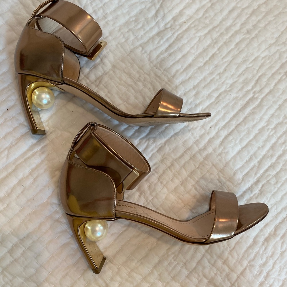 Nicholas Kirkwood Pearly Heel Metallic Sandal 35